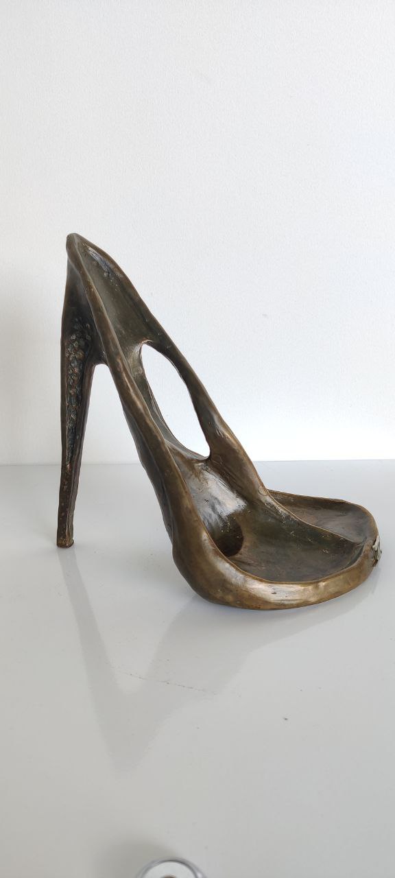 D) STEPSISTERS' STILETTO.jpg